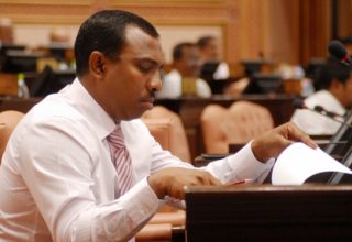 މެދު ހެންވޭރު ދާއިރާގެ މެންބަރު ޢަލީ އާޒިމް. ފޮޓޯ: އާކައިވްއެމްވީ