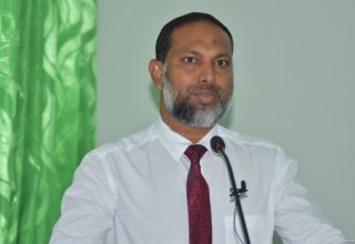 ހޯމް މިނިސްޓަރު އިމްރާން ޢަބްދުﷲ. ފޮޓޯ: އަވަސް