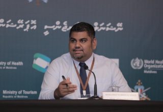 ކަރަންޓީން ކުރަން ފެށުމުގެ ކުރިން ޔޫކޭއިން އައި 75 މީހެއްގެ ސާމްޕަލް ނެގި، އެންމެން ވެސް ބައްޔަށް ނެގެޓިވް!  - ފޮޓޯ: ޝަރުހާން