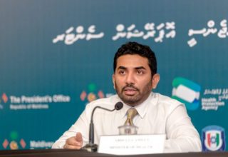 ހެލްތް މިނިސްޓަރ އަބްދުﷲ އަމީން: ފައިލް ފޮޓޯ