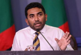 ހެލްތު މިނިސްޓަރު ޢަބްދުﷲ އަމީން. ފޮޓޯ: ކޯޕަރޭޓްމޯލްޑިވްސް