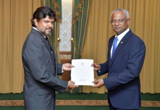 ކޮމިޝަނަރ އޮފް ޖެނެރަލްގެ މަޤާމުގައި ކުރިން ހުންނެވި އަލްމަރުޙޫމް އަޙްމަދު ނުޢުމާން.