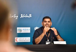 ރާއްޖެއިން އެންމެ ފުރަތަމަ ކޮވިޑް ފެނުނު ކުރެއްދޫ: މުވައްޒަފުން ދޫކޮށްލާނީ ބައްޔަށް ޓެސްޓު ކުުރުމަށްފަހުކަމަށް ބުނުން - ފޮޓޯ: ރައީސް އޮފީސް
