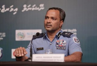 ލޮކްޑައުންގައި މަގުތަކަށް ނިކުމެ އުޅޭ މީހުންނާއި މެދު ފިޔަވަޅު އެޅުން