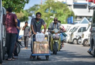 ބޭރަށް ނިކުމެ އުޅުމުގެ ހުއްދަ ފުލުހުން ދަނީ ވަކި އުސޫލެއްގެ ދަށުން ދޫކުރަމުން