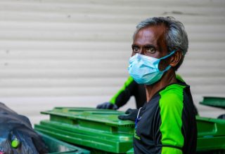 ވެމްކޯގެ މުވައްޒަފެއް މަސައްކަތުގައި. ފޮޓޯ: ވެމްކޯ