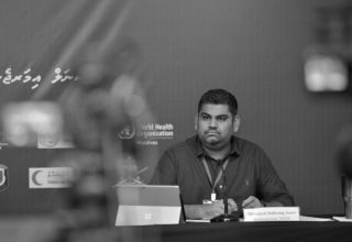 ނޭޝަނަލް އޮޕަރޭޝަންސް ސެންޓަރުގައި ބޭއްވި ނޫސްވެރިންގެ ބައްދަލުވުން: ސެންޓަރުގެ ތަރުޖަމާނު މަބްރޫކް އަޒީޒްވެނ