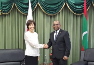 ފޮރިން މިނިސްޓަރ އަބްދުﷲ ޝާހިދު އަދި ޖަޕާނުން ރާއްޖެއަށް ކަނޑައަޅުއްވާފައި ހުންނަވާ ސަފީރު: ފައިލް ފޮޓޯ