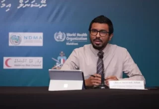 ނޭޝަނަލް އިމަޖެންސީ އޮޕަރޭޝަން ސެންޓަރުގައި ބޭއްވި ނޫސްވެރިންގެ ބައްދަލުވުން: ޗީފް ފައިނޭންޝިއަލް ބަޖެޓް އެގްޒެކެޓިވް ސަރުވާޝް