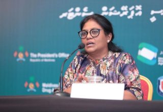 ދަރުބާރުގޭގައި އެންއީއޯސީން ބޭއްވި ނޫސްވެރިންގެ ބައްދަލުވުމުގެ ތެރެއިން: މާލޭ ސިޓީ ކައުންސިލްގެ މޭޔަރު ސިފާ މުހައްމަދު