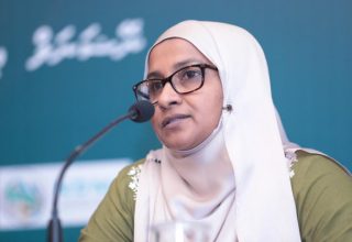 ނޭޝަނަލް އިމަޖެންސީ އޮޕަރޭޝަންސް ސެންޓަރުގައި ބޭއްވި ނޫސްވެރިންގެ ބައްދަލުވުން: އާސަންދަ ކުންފުނީގެ މެނޭޖިން ޑިރެކްޓަރު މަރިޔަމް ޝަފީގު