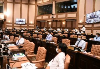 ރައްޔިތުންގެ މަޖިލީހުގެ ޖަލްސާއެއްގެ ތެރެއިން: ގާނޫނު އަސާސީ އިސްލާހު ކުރުމުގެ މަސައްކަތް ކުރިޔަށް ގެންދަނީ ތަޅުމުގައި