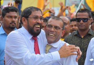 ޖޭޕީގެ ލީޑަރު ގާސިމް އިބްރާހިމާއި އެމްޑީޕީ އަދި މަޖިލީހުގެ ރައީސް މުހައްމަދު ނަޝީދު / ފޮޓޯ: ވަން އޮންލައިން