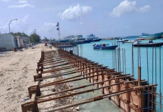 ށ. ކޮމަންޑޫ ހާބަރު ހެދުމުގެ މަސައްކަތުގެ ތެރެއިން / ފޮޓޯ: އެމްޓީސީސީ