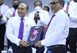 ކުރީގެ ނައިބު ރައީސް ޑރ. މުޙައްމަދު ޖަމީލް އަޙްމަދާއި، ޕީއެންސީގެ އިންތިޤާލީ ރައީސް ޢަބްދުއްރަޙީމް ޢަބްދުﷲ. ފޮޓޯ: ސޯޝަލްމީޑިއާ