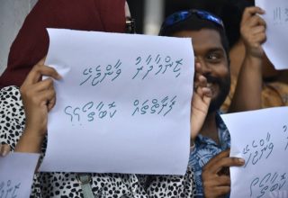 ދެ އަހަރުގެ ކުއްޖާ ރޭޕް ކުރި މައްސަލައިގައި އޭރު މާލެ ތެރޭގައި ކުރިޔަށް ގެންދިޔަ ހަރަކާތްތަކުގެ ތެރެއިން/ ފޮޓޯ: ވަން