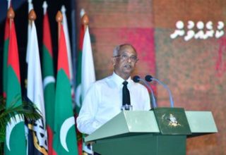 ދިވެހި ސިފައިންނާ ބައްދަލު ކުރެއްވި ބޭއްވި ރަސްމީްޔާތުގެ ތެރެއިން: ފޮޓޯ ރައީސް އޮފީސް