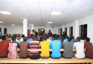 ހަމަނުޖެހުން ހިންގި ބިދޭސީން. ފޮޓޯ:ޕޮލިސް