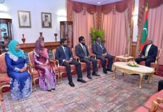 އެސެޓް ރިކަވަރީ ކޮމިޝަންގެ މެމްބަރުންގެ ތެރެއިން: ފޮޓޯ ރައީސް އޮފީސް