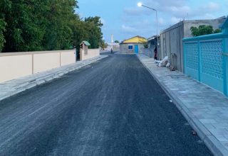 ރ.ދުވާފަރުގެ ބޮޑެތި މަގުތައް ޒަމާނީ ފެންވަރަށް ތަރައްޤީކުރުމުގެ މަޝްރޫޢުގެތެރެއިން. ފޮޓޯ: އެމްޓީސީސީ