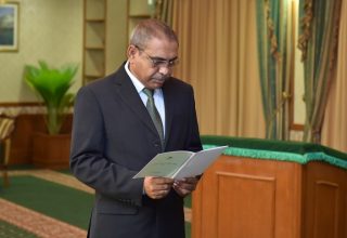 މެންބަރުކަމުން އެ ކޮމިޝަނުގެ ނައިބު ރައީސް އަޙްމަދު ޒާހިރު. ފޮޓޯ: ރައީސް އޮފީސް