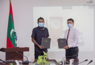 އައްޑޫ ސިޓީ ގޭދޮށު މަސް ފެކްޓްރީ ގާއިމް ކުރުމުގެ އެއްބަސްވުމުގެ ރަސްމީއްޔާތުގެ ތެރެއިން ފޮޓޯ ފޮރިން މިނިސްޓްރީ