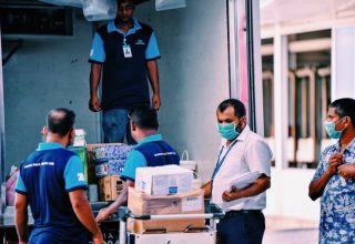 އެއާޕޯޓަށް ދާއިރު ސަމާލުވަށް އެދުން/ މީހުން ފުރުވަން އަދި ބަލާ އެއާޕޯޓަށް އެކަކު ދާން ވަނީ އެދިފައި/ ފޮޓޯ ވީ