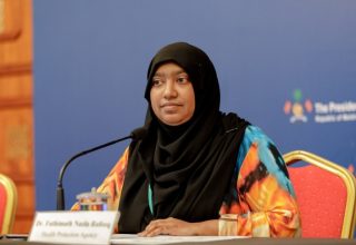އެޗްއީއޯސީގެ ތަރުޖަމާނު ޑރ.ނަޒްލާ ރަފީޤު. ފޮޓޯ: އެޑިޝަން