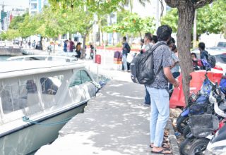 ކޮވިޑާއި އެކު މާލެއިން ގިނަ ބަޔަކު ރަށްތަކަށް ބަދަލުވެފައިވޭ/ ފޮޓޯ: މިހާރު