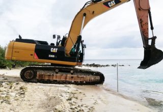 ރަކީދޫ ބަނދަރު ފުންކުރުމުގެ މަސައްކަތުގެތެރެއިން. ފޮޓޯ: އެމްޓީސީސީ