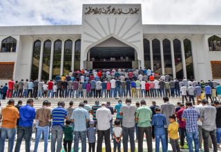 އިސްލާމީ މަރުކަޒުގައި ނަމާދުކުރަނީ/ ފޮޓޯ: މިހާރު