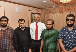ރައީސުލްޖުމްހޫރިއްޔާ ލޯފަން ބޭފުޅުންނާއި ބައްދަލުކުރައްވުން/ ފޮޓޯ:- ރައީސް އޮފީސް