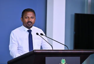 ރައީސް އޮފީހުގައި ބޭއްވި ނޫސްވެރިންގެ ބައްދަލުވުމުގައި ބަންޑާރަ ނައިބު އަހުމަދު އުޝާމް ވާހަކަ ދައްކަވަނީ: ފޮޓޯ/ ރައީސް އޮފީސް