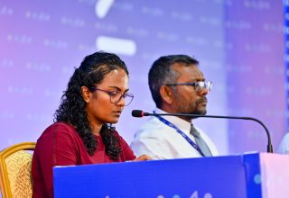 ވިޔަވަތި ކައުންސިލް ބައްދަލުވުމުގައި ކުރީގެ އެންވައިރޮމެންޓް މިނިސްޓަރު ޝައުނާ/ ފޮޓޯ: ރައީސް އޮފީސް