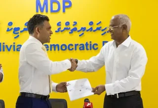 ކުރީގެ ރައީސް ސާލިޙް އަދި ކުރީގެ ނައިބް ރައީސް ފައިސަލް  ނަސީމް: ފޮޓޯ އެމްޑީޕީ