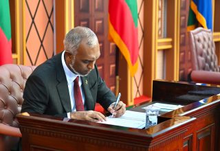 ރައީސުލްޖުމުހޫރިއްޔާ ޑރ މުހައްމަދު މުއިއްޒު: ފޮޓޯ/ ރައީސް އޮފީސް