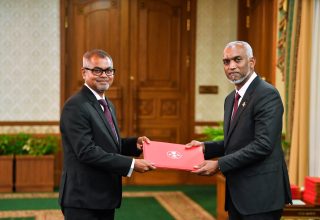 ރައީސުލްޖުމްހޫރިއްޔާ، ވަޒީރުންގެ މަޖިލީހުގެ މެމްބަރުން ޢައްޔަނު ކުރެއްވުން. ފޮޓޯ: ރައީސް އޮފީސް