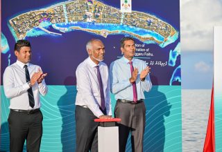 ފުށިދިއްގަރުފަޅު ބިން ހިއްކުމުގެ މަޝްރޫޢު އިފްތިތާޙްކުރުމުގެ ރަސްމިއްޔާތު... ފޮޓޯ: ރައީސް އޮފީސް