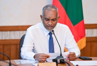 ރައީސް ކެބިނެޓް ބައްދަލުވުމެއްގައި.