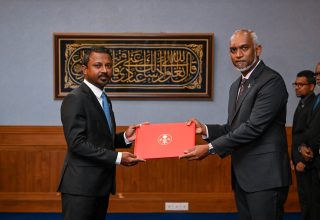 މަގާމުގެ ފަތްކޮޅު ހަވާލުކުރުން