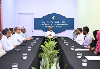 ރައީސުލްޖުމްހޫރިއްޔާ، ތ. ވޭމަންޑޫ ކައުންސިލާއި އ.ތ.މ ކޮމިޓީއާ ބައްދަލުކުރެއްވުން/ ފޮޓޯ: ރައީސް އޮފީސް