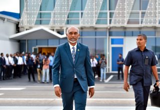 ރައީސް މުއިއްޒު ރަސްމީ ދަތުރު ފުޅެއްގައި މެލޭޝިއާއަށް ވަޑައިގަތުން ---- ފޮޓޯ: ރައީސް އޮފީސް