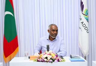 ރައީސުލްޖުމްހޫރިއްޔާ އައްޑޫ ސިޓީ ކައުންސިލުގެ މެންބަރުންނާއި ބައްދަލުކުރެއްވުން ރަސްމިއްޔާތުގެ ތެރެއިން/ފޮޓޯ: ރައީސް އޮފީސް