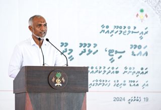 ރައީސުލްޖުމްހޫރިއްޔާ އައްޑޫ ސިޓީގެ ހުޅުދޫ، މީދޫގެ ރައްޔިތުންނާ ބައްދަލުކުރުމަށް އޮތް ރަސްމިއްޔާތެއްގެ ތެރެއިން/ ފޮޓޯ: ރައީސް އޮފީސް