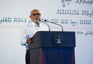 ރައީސް ޑރ. މުހައްމަދު މުއިއްޒުގެ ސްޕެޝަލް އެޑްވައިޒަރު އަދި ސަރުކާރުގެ މައި ޕާޓީ ޕީއެންސީގެ ޗެއާޕާސަން އަބްދުއްރަހީމް އަބްދުﷲ/ ފޮޓޯ: ރައީސް އޮފީސް