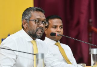 އެމްޑީޕީގެ ގައުމީ މަޖިލީހުގެ ބައްދަލުވުމެއްގައި ފައްޔާޒް އިސްމާއިލް ވާހަކަ ދައްކަވަނީ: ފޮޓޯ/ މިހާރު