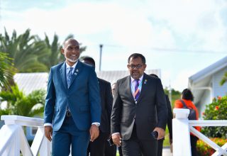 ރައީސް ޑރ މުހައްމަދު މުއިއްޒު އަދި ފިނޭންސް މިނިސްޓަރ މޫސާ ޒަމީރު:  ފައިލް ފޮޓޯ