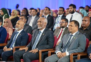 ރައީސުލްޖުމްހޫރިއްޔާ، 2022-2023 ވަނަ އަހަރުގެ "މަތީ އަރުތަވެރިންގެ އިނާމު" ދިނުމުގެ ރަސްމިއްޔާތުގެ ފުރަތަމަ ދަންފަޅި ޝަރަފުވެރި ކޮށްދެއްވުން.