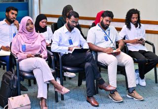 ރައީސުލްޖުމްހޫރިއްޔާގެ އޮފީހުގައި އޮތް ނޫސްވެރިންގެ ބައްދަލުވުމެއްގެ ތެރެއިން: ފޮޓޯ/ ރައީސް އޮފީސް