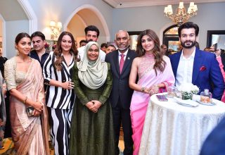 މުމްބާއީގައި ބޭއްވި މޯލްޑިވްސް-އިންޑިއާ ނެޓްވަރކިންގ އީވްނިންގ" ގައި ރައީސުލްޖުމްހޫރިއްޔާ ބައިވެރިވެވަޑައިގަތުން / ފޮޓޯ: ރައީސް އޮފީސް